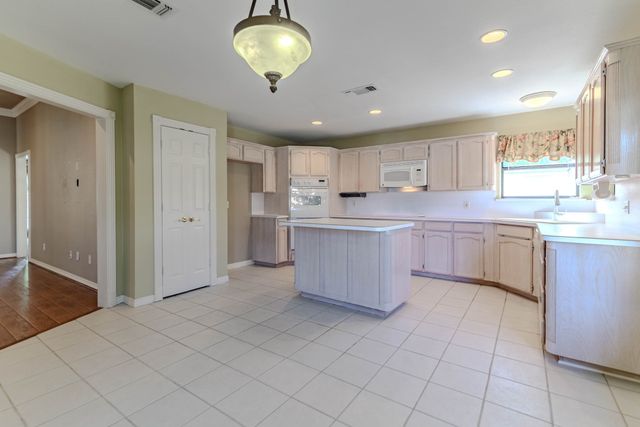 9653 Lea Shore Street, Fort Worth, TX 76179
