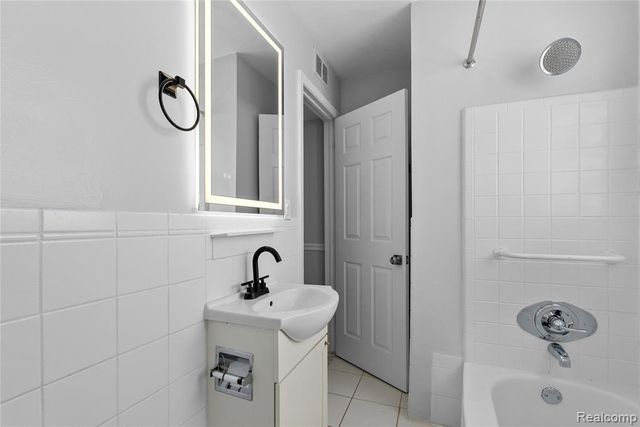 1810 E 11 Mile Road, Royal Oak, MI 48067