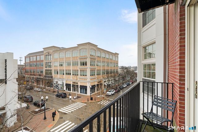 85 Memorial Road APT 313, West Hartford, CT 06107