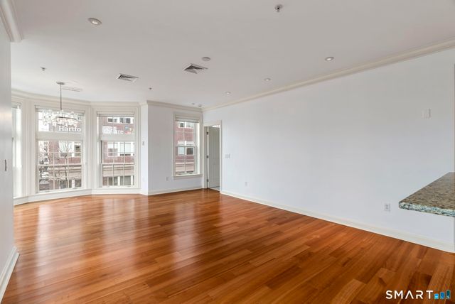 85 Memorial Road APT 313, West Hartford, CT 06107