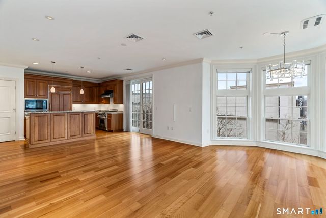 85 Memorial Road APT 313, West Hartford, CT 06107