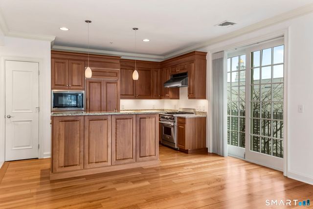 85 Memorial Road APT 313, West Hartford, CT 06107