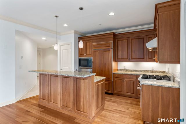 85 Memorial Road APT 313, West Hartford, CT 06107