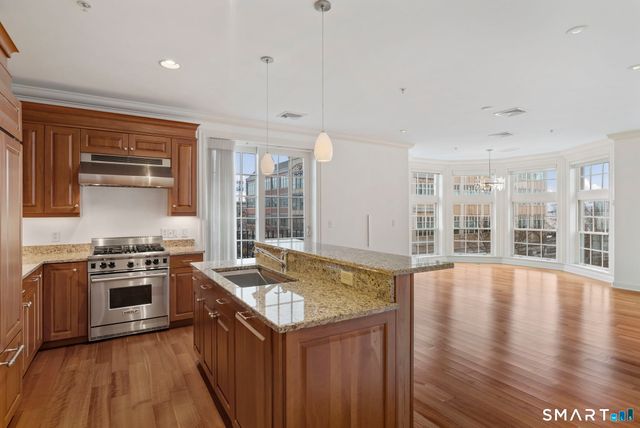 85 Memorial Road APT 313, West Hartford, CT 06107