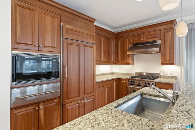 85 Memorial Road APT 313, West Hartford, CT 06107