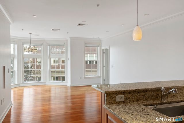 85 Memorial Road APT 313, West Hartford, CT 06107