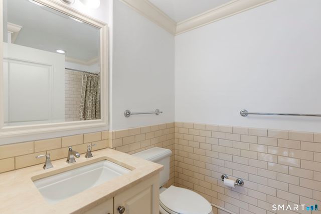 85 Memorial Road APT 313, West Hartford, CT 06107