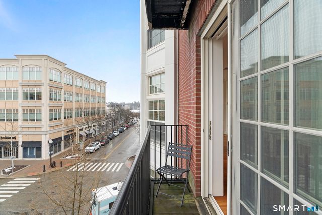 85 Memorial Road APT 313, West Hartford, CT 06107