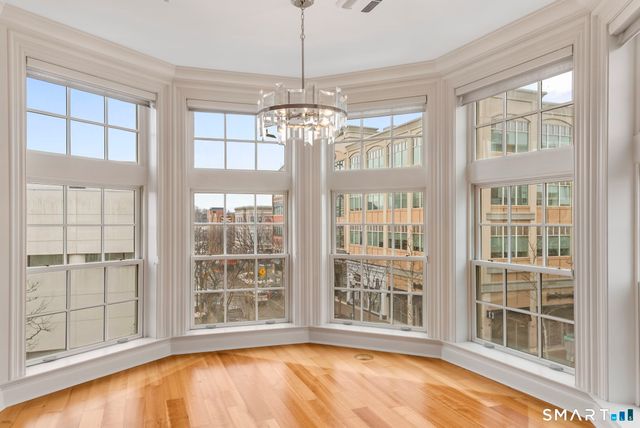 85 Memorial Road APT 313, West Hartford, CT 06107