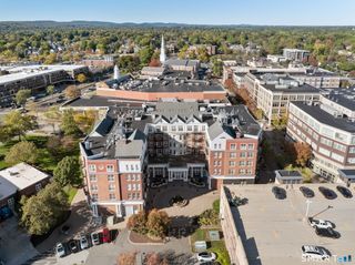 85 Memorial Road APT 313, West Hartford, CT 06107