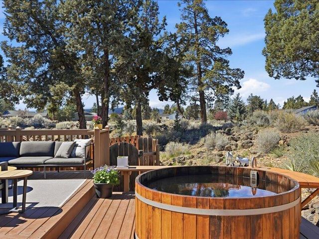 20784 Arago Circle, Bend, OR 97703