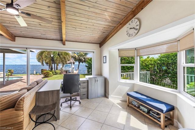 2901 SE 22nd PL, Cape Coral, FL 33904