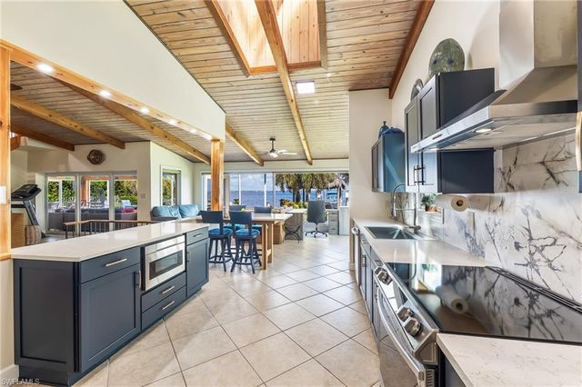 2901 SE 22nd PL, Cape Coral, FL 33904