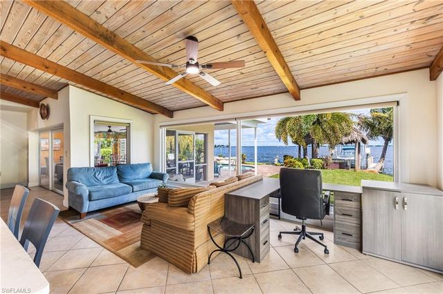 2901 SE 22nd PL, Cape Coral, FL 33904