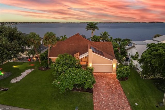2901 SE 22nd PL, Cape Coral, FL 33904