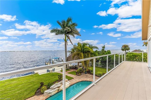 2901 SE 22nd PL, Cape Coral, FL 33904