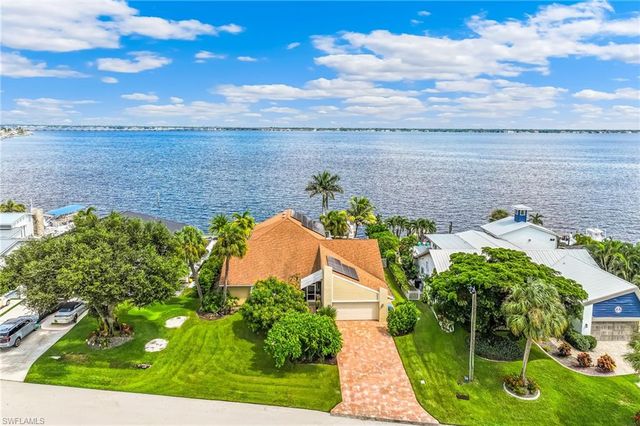 2901 SE 22nd PL, Cape Coral, FL 33904