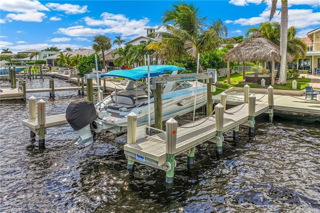 2901 SE 22nd PL, Cape Coral, FL 33904