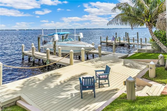 2901 SE 22nd PL, Cape Coral, FL 33904