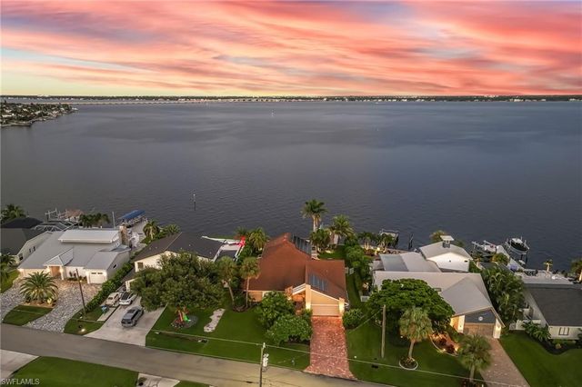 2901 SE 22nd PL, Cape Coral, FL 33904