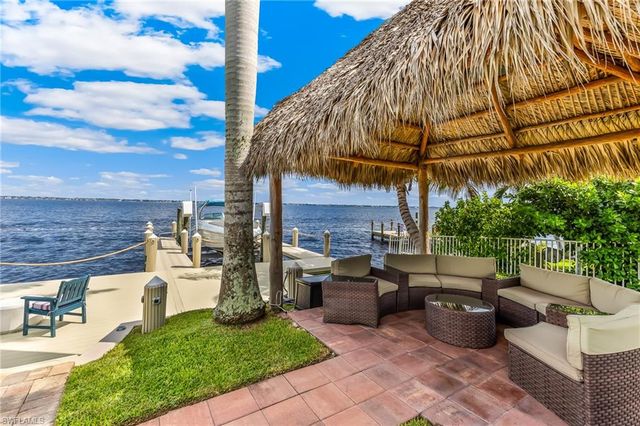 2901 SE 22nd PL, Cape Coral, FL 33904
