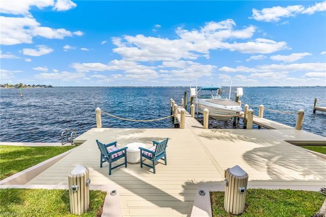 2901 SE 22nd PL, Cape Coral, FL 33904