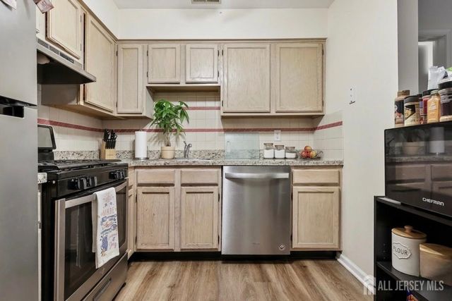 517 Waterford Drive, Edison, NJ 08817