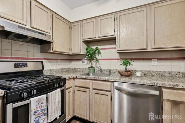 517 Waterford Drive, Edison, NJ 08817