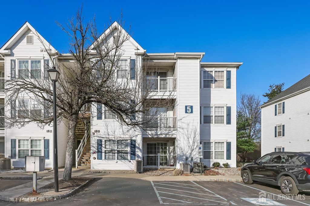 517 Waterford Drive, Edison, NJ 08817