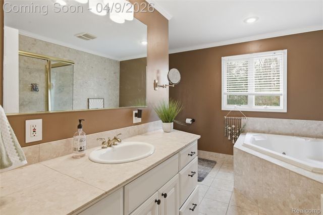 138 Aintree Road, Oakland Charter Township, MI 48306