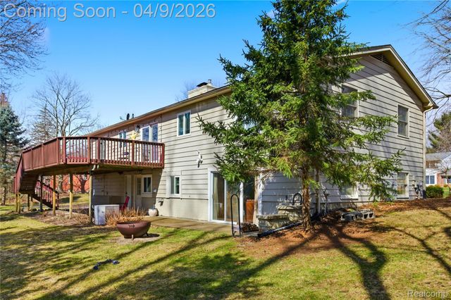 138 Aintree Road, Oakland Charter Township, MI 48306