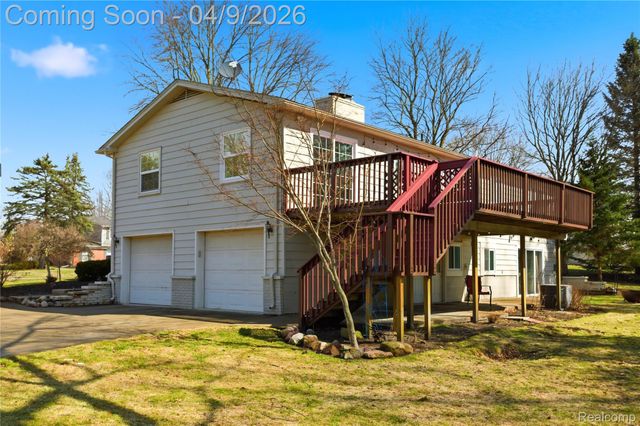 138 Aintree Road, Oakland Charter Township, MI 48306