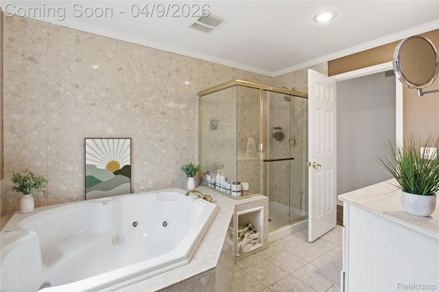 138 Aintree Road, Oakland Charter Township, MI 48306