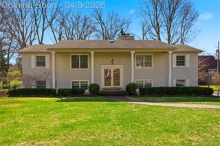 138 Aintree Road, Oakland Charter Township, MI 48306