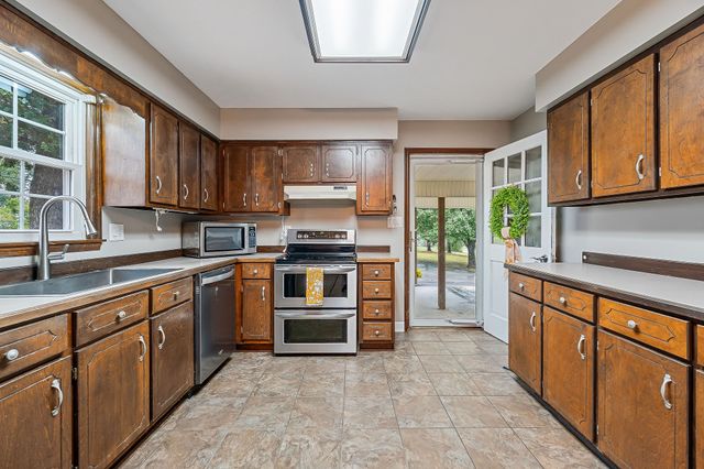 293 Airport Dr, Mcminnville, TN 37110