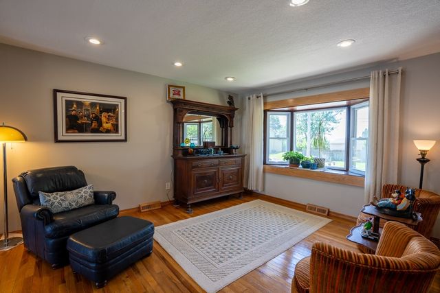 1204 E Thornton Avenue, Des Moines, IA 50315