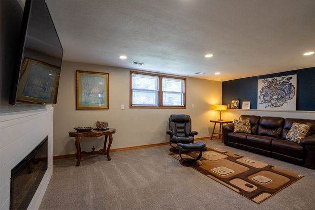 1204 E Thornton Avenue, Des Moines, IA 50315