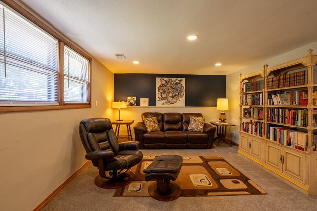 1204 E Thornton Avenue, Des Moines, IA 50315