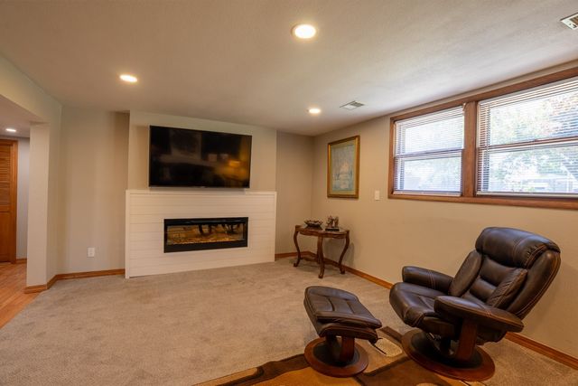 1204 E Thornton Avenue, Des Moines, IA 50315