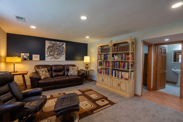 1204 E Thornton Avenue, Des Moines, IA 50315