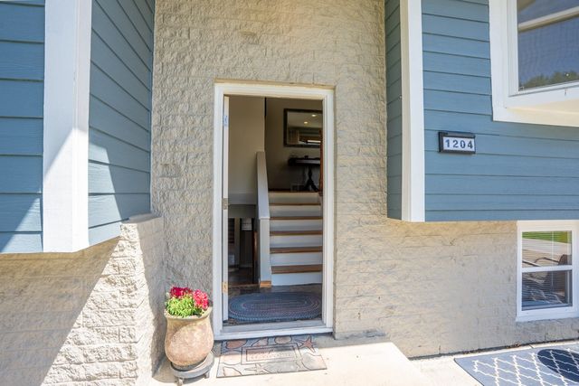 1204 E Thornton Avenue, Des Moines, IA 50315