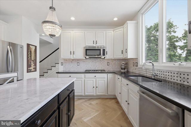 18 AMY CIR, Newtown, PA 18940