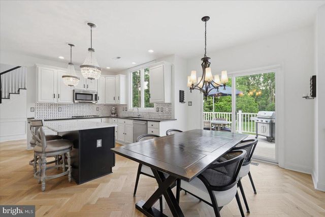 18 AMY CIR, Newtown, PA 18940