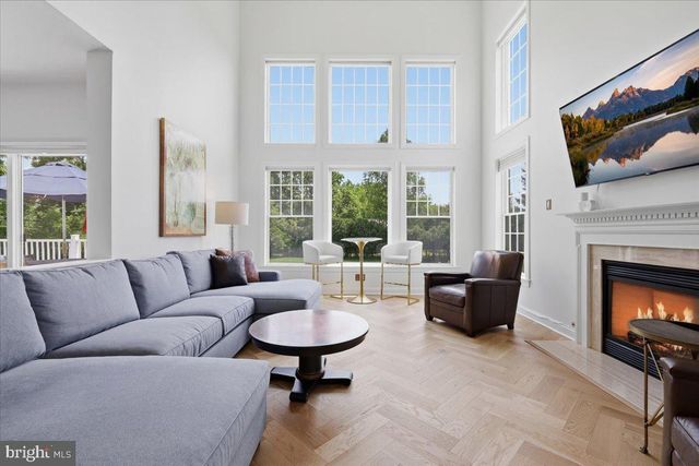 18 AMY CIR, Newtown, PA 18940