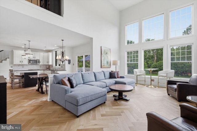 18 AMY CIR, Newtown, PA 18940