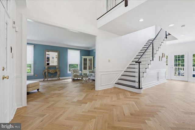 18 AMY CIR, Newtown, PA 18940