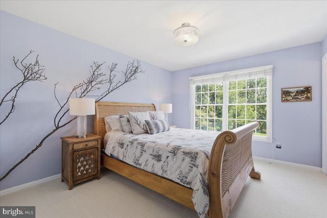 18 AMY CIR, Newtown, PA 18940