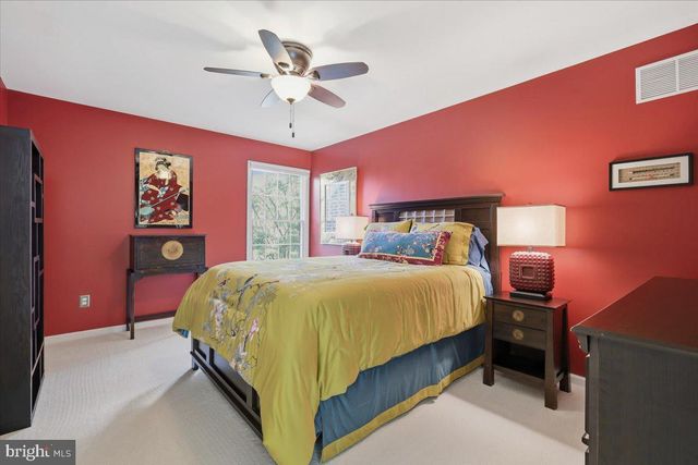 18 AMY CIR, Newtown, PA 18940