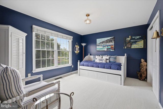 18 AMY CIR, Newtown, PA 18940