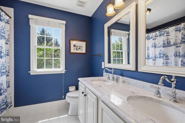 18 AMY CIR, Newtown, PA 18940